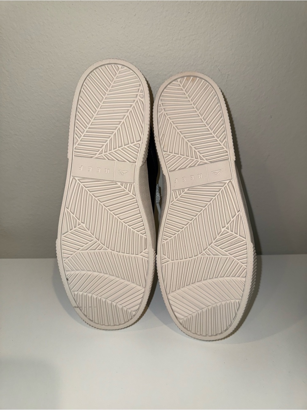 Reef Black Sneaker with White Braided Laces - Picture 3 of 5